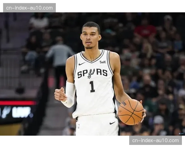 战报：文班亚马送出8记封盖，马刺加时险胜火箭